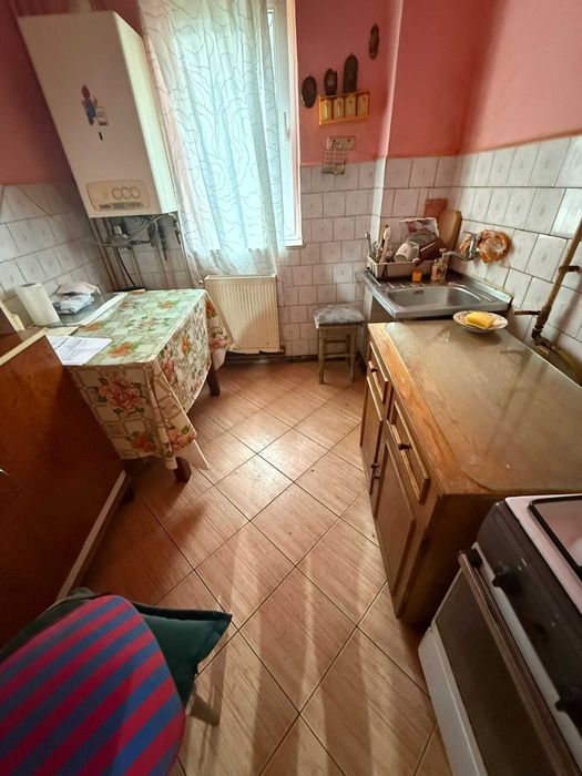 Ap. 2 camere semidecomandat parter cu balcon, 46000 euro