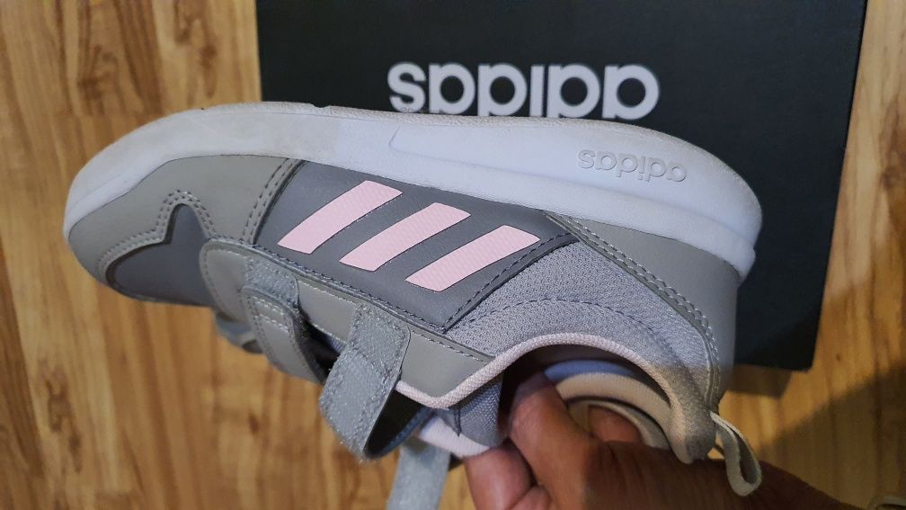 Сникърси   Adidas