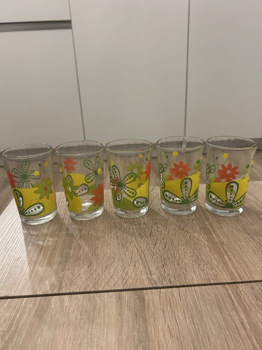 Чаши за Вода на Цветя