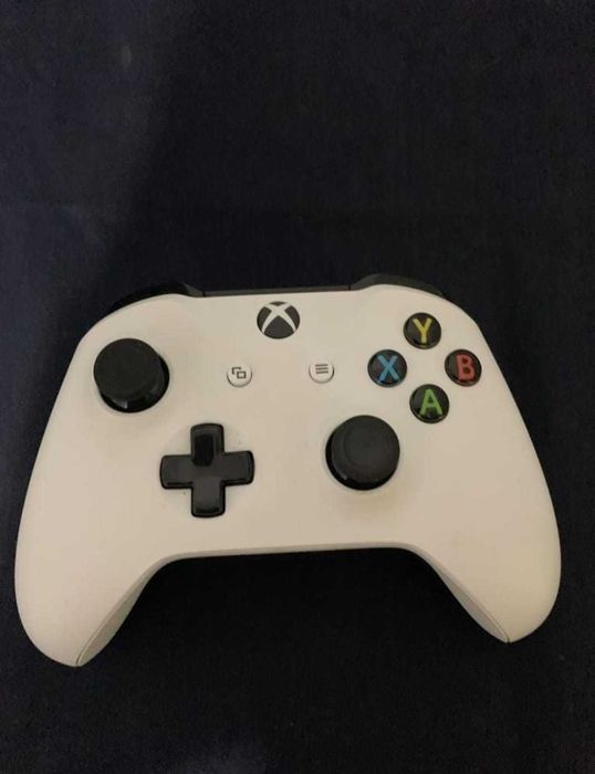 Xbox One S – stare bună, funcțional, cu controller