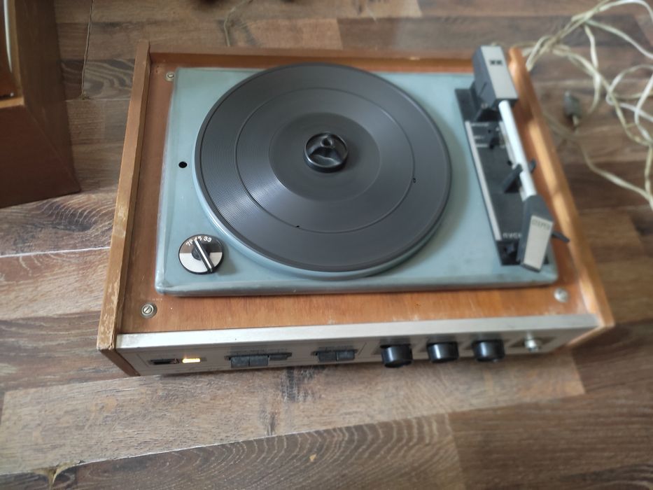 Руски грамофон Акорд 201