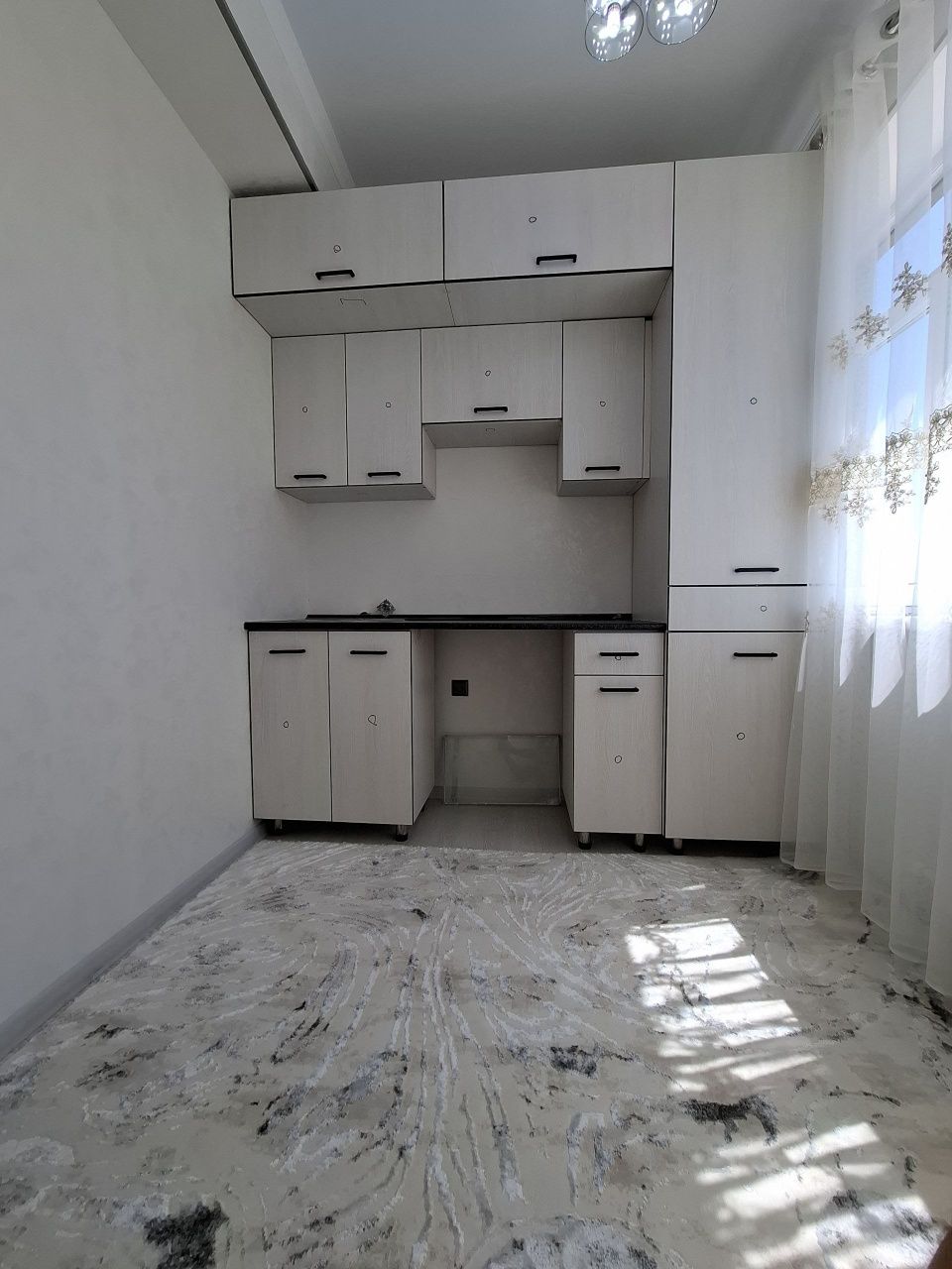 Yangi bozorni orqasi 22 maktab 2 xona qilingan jihozlar b.n