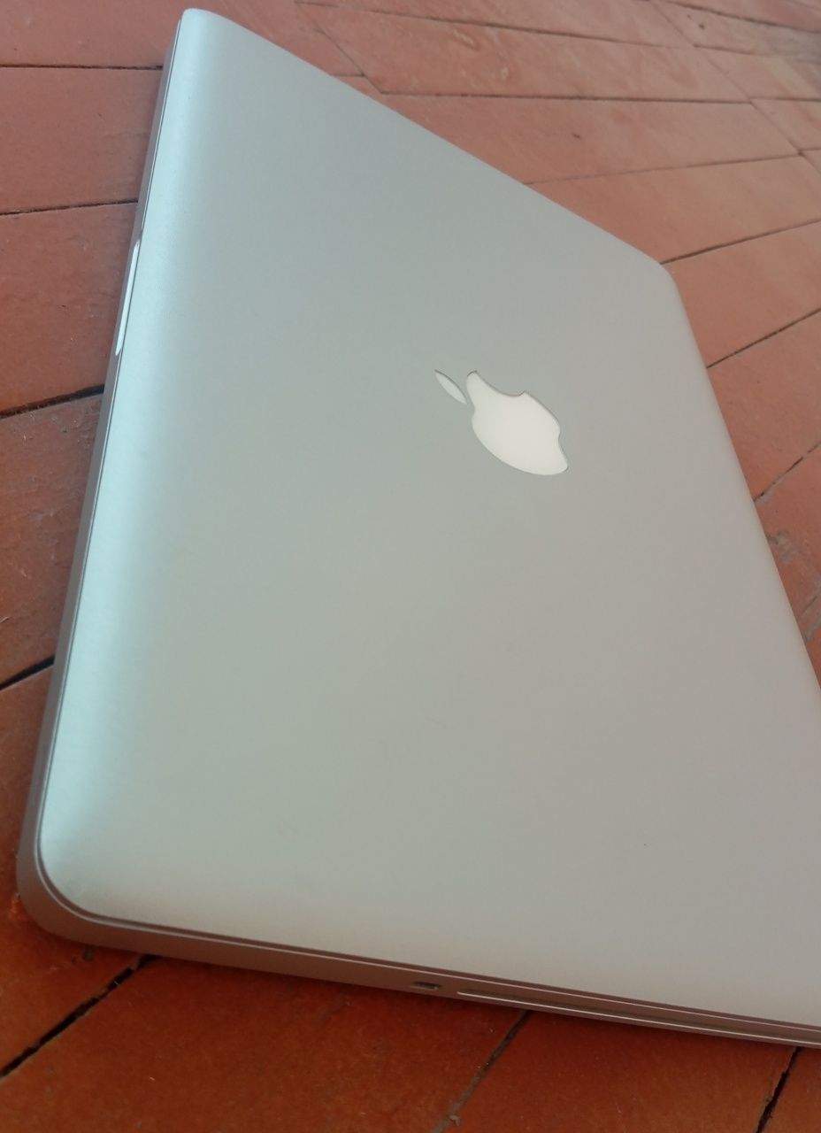 Makbook Pro sotiladi
