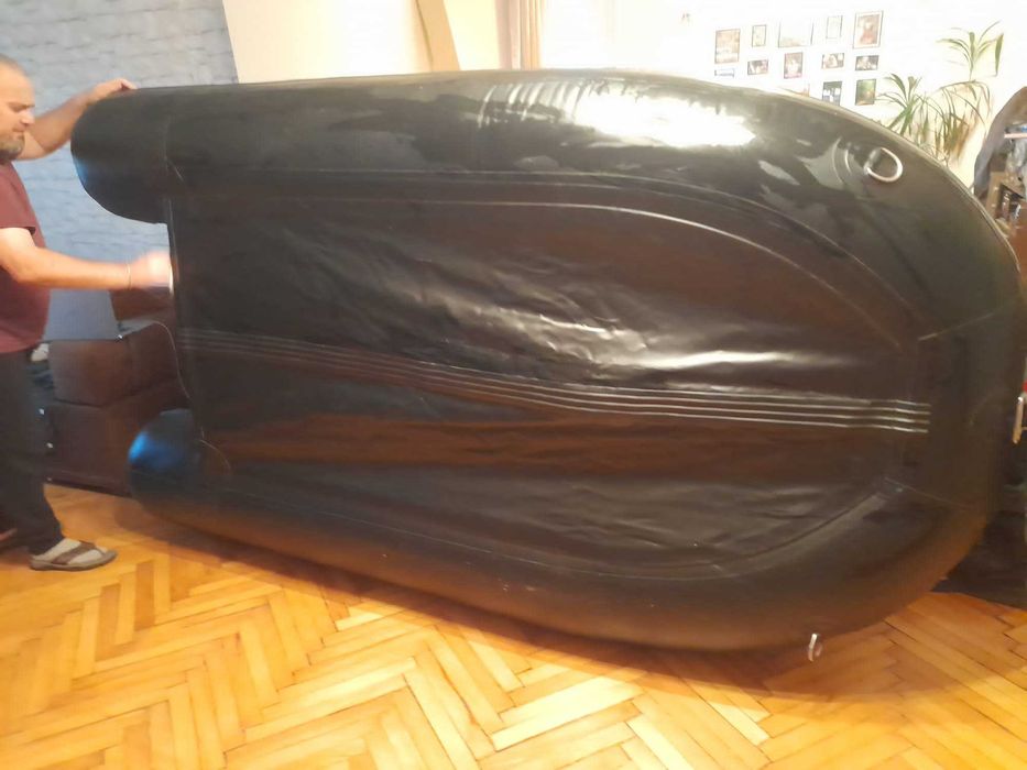 Vând barcă gonflabilă CARP SPIRIT BLACK BOAT  podină din aluminiu 270