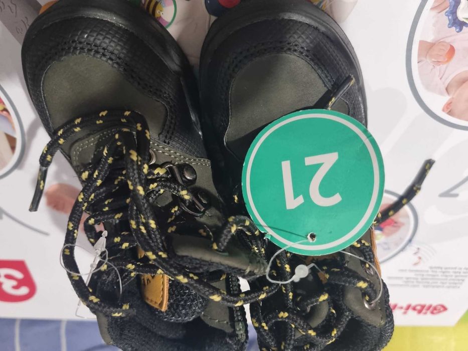 Чисто нови зимни обувки на лс уайкики, 21 номер, 13 см