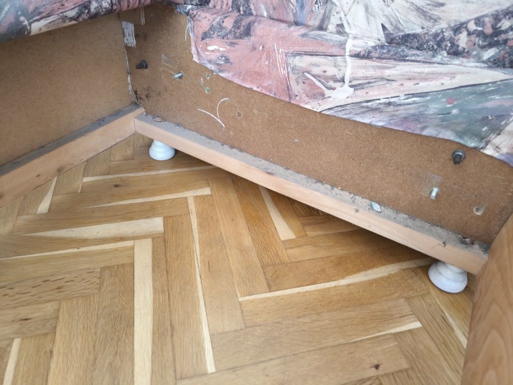 Два дивана разглобени