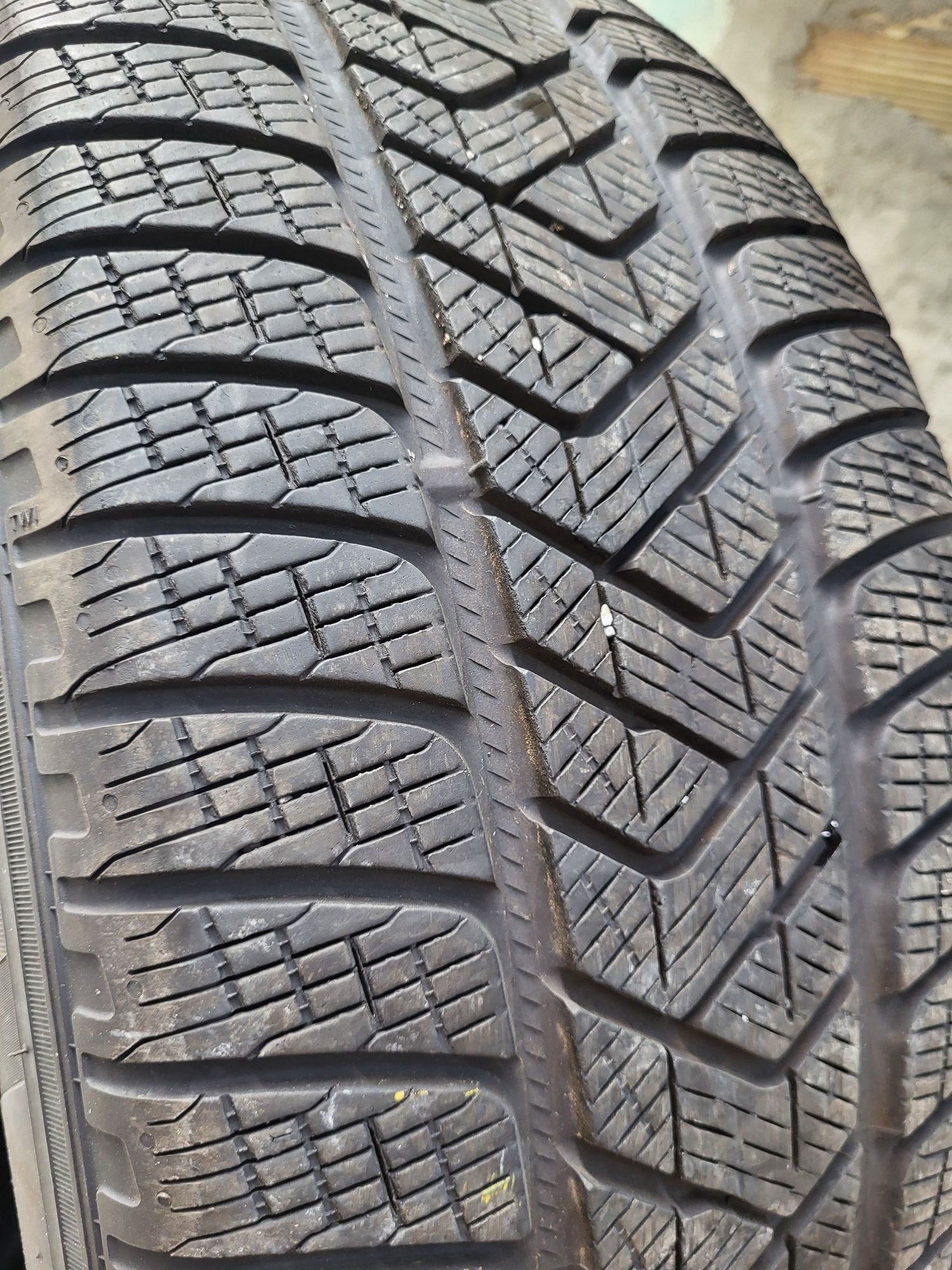 4 бр зимни 235/60/18  Pirelli зимни гуми