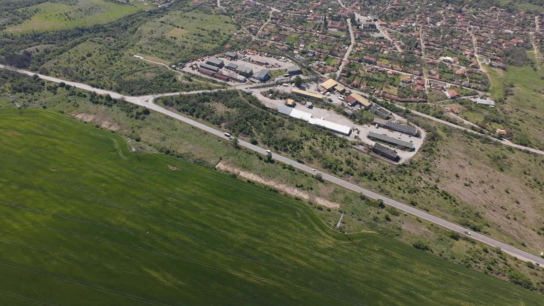 Парцел на главен път София - Варна