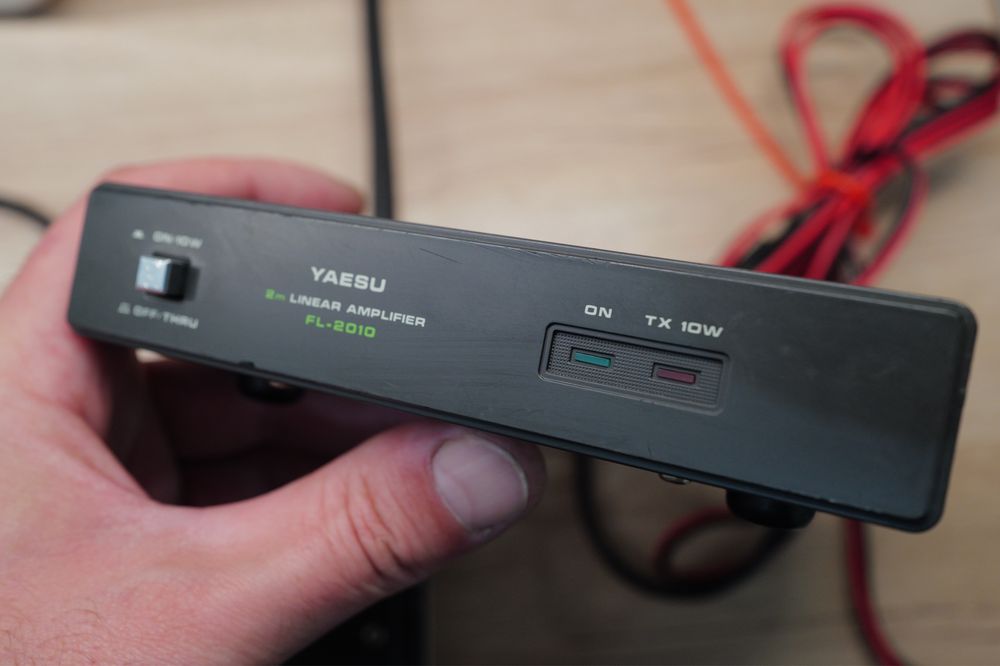 Statie transceiver Yaesu FT 290R cu amplificator FL 2001 radio amatori