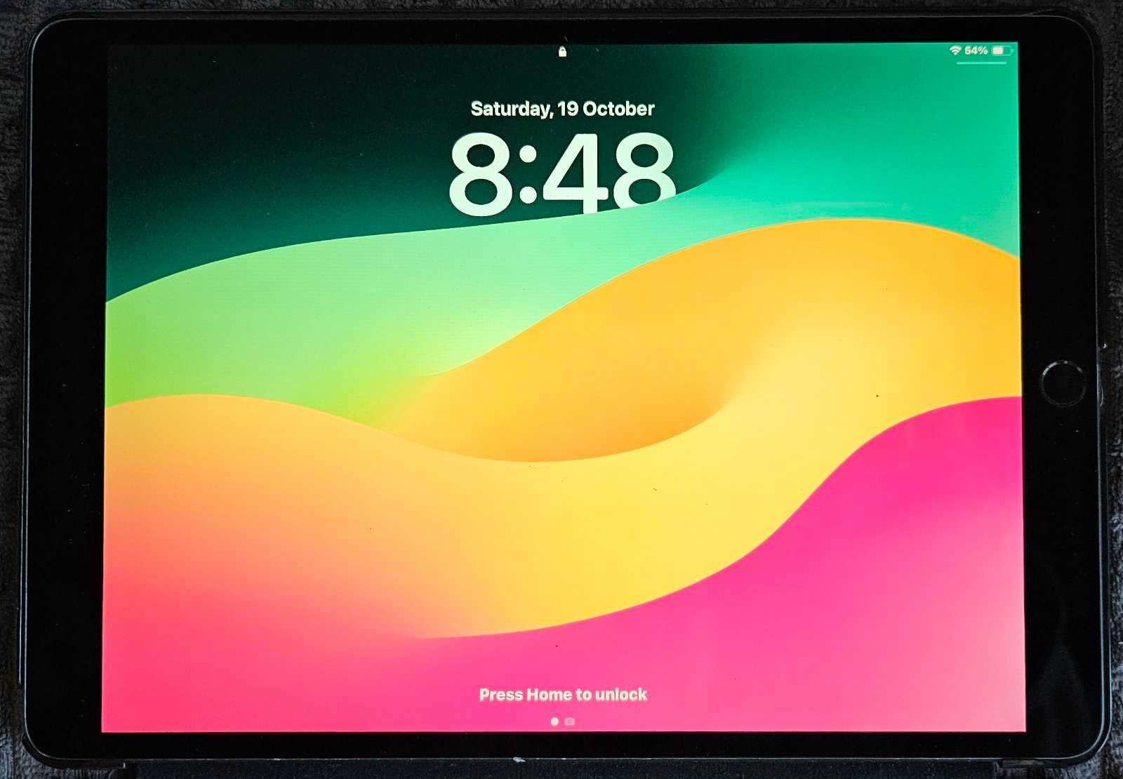 Продавам 2 броя IPAD AIR 3rd GENERATION, 256 GB, 10.5 inches. 2019
