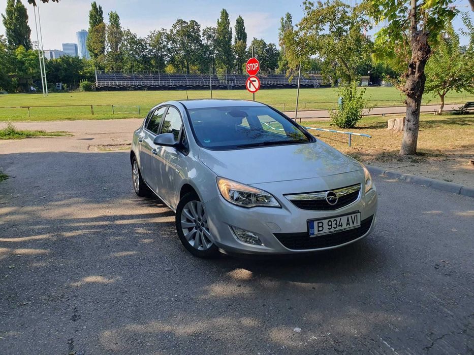 Opel Astra J Hatchback, 2011, 1.6 benzina aspirat, km reali - istoric