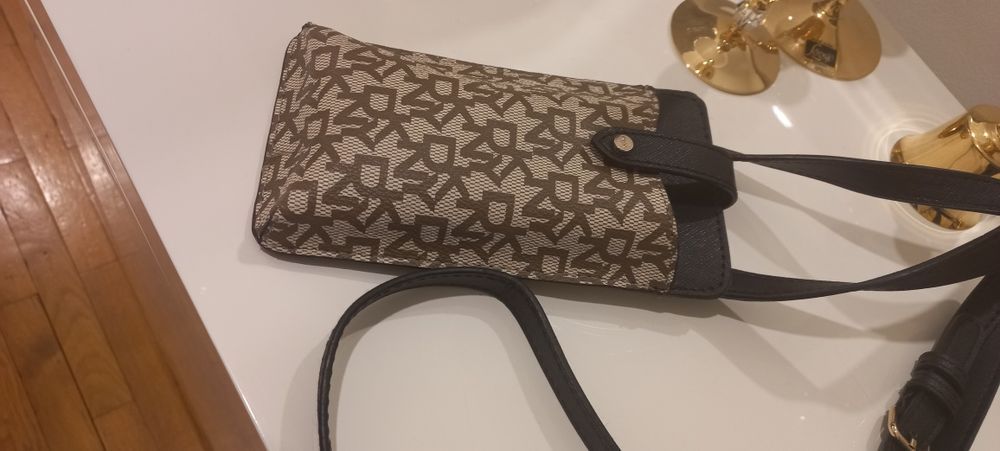 Geanta DKNY crossbody pentru telefon
