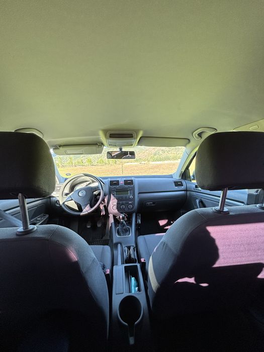 Vând Volkswagen Jetta!
