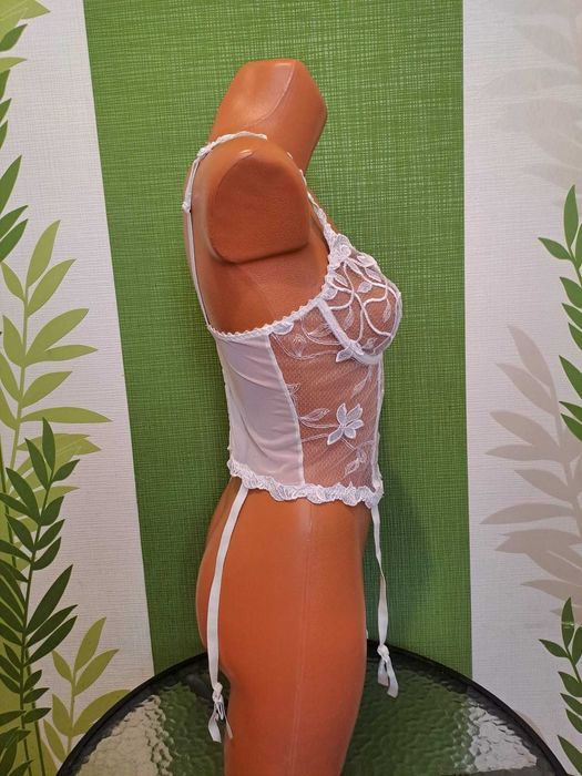 Bustieră albă din dantelă tip corset mărimea 80B