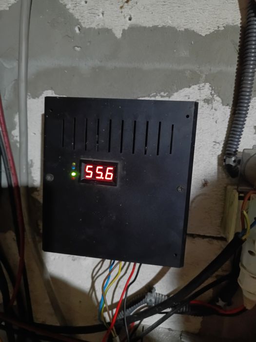 Vând controler eolian