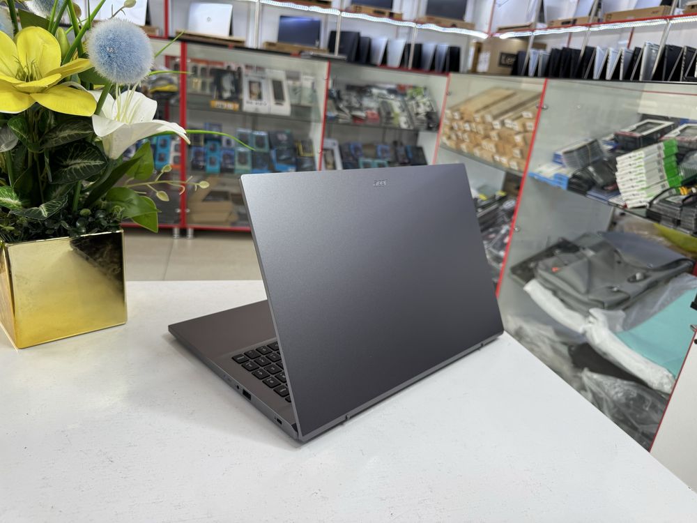 Yangidek core i3-12 8/256 ssdlik ideal holatda IT va dasturlash uchun