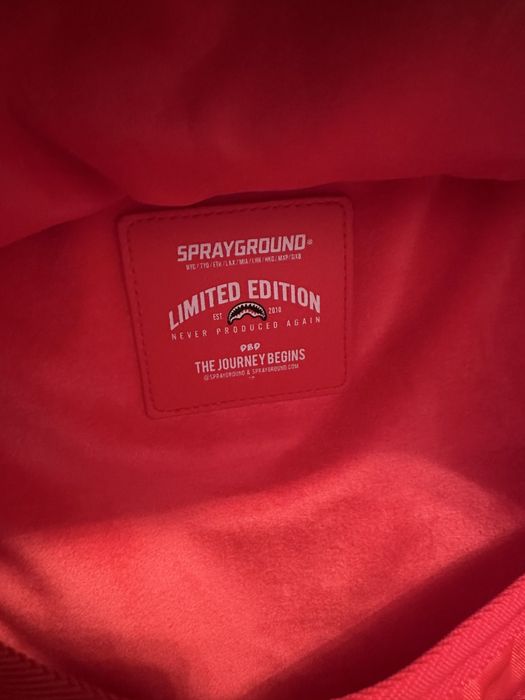 Продавам лимитирана раница Sprayground