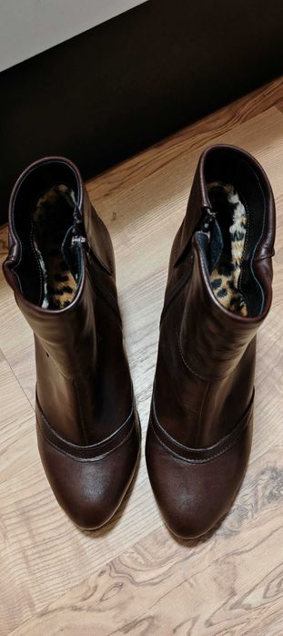 Нови Елегантни Български Боти от Естествена Кожа (Номер 38) цвят кафяв