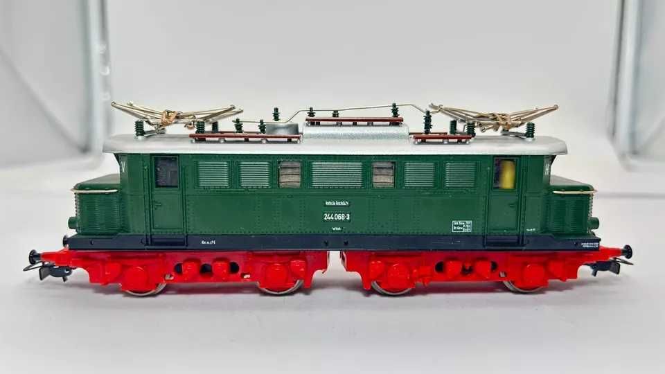 Locomotiva electrica BR244 marca Piko scara ho