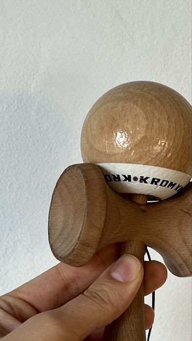 Kendama Krom Pop lol sticky naked