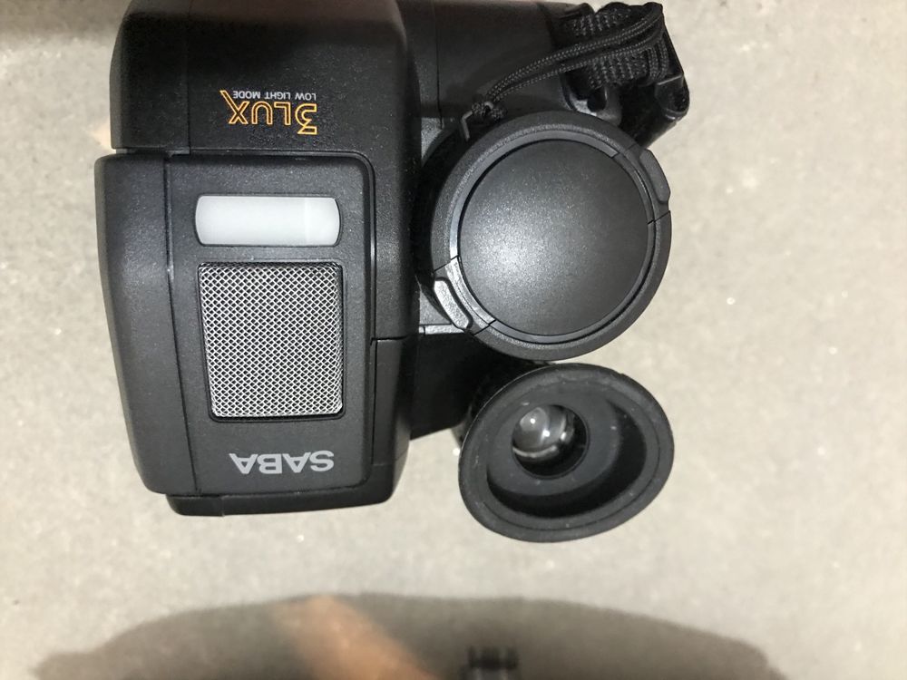 Видеокамера с малки касетки и чанта за видеокамера