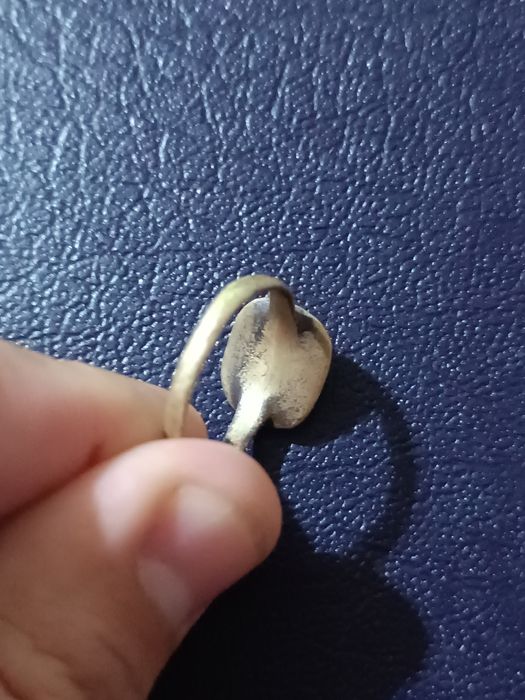 Стар пръстен бронз