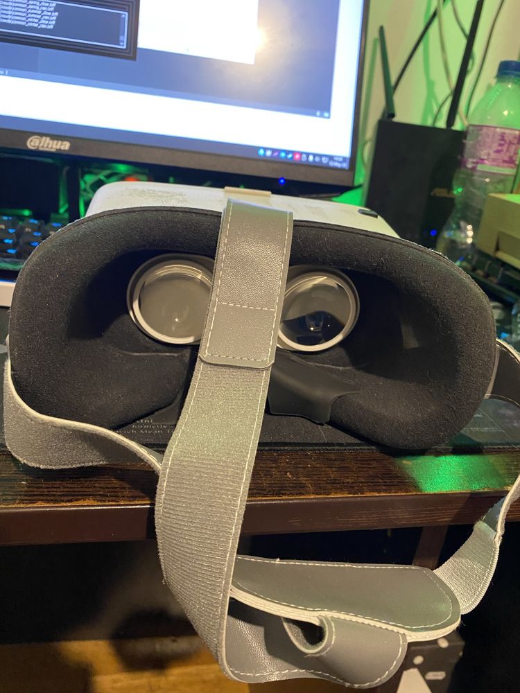 Vand VR Destek pentru telefon cu un controller inclus