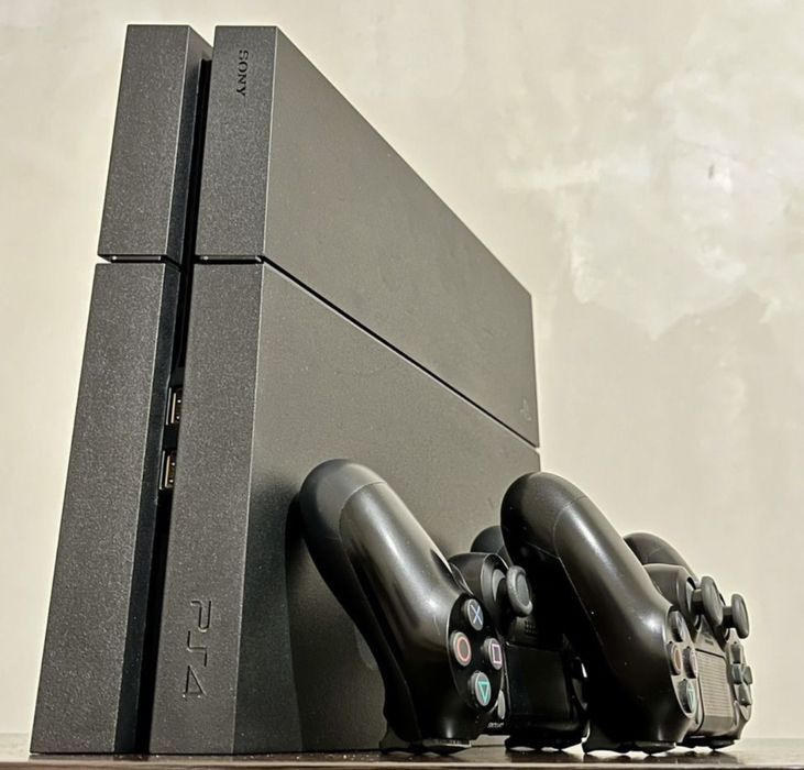 PS4 fat с FC 25, UFC 4, Roblox, и 160+игр