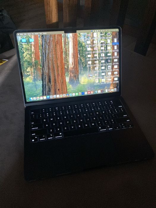 Macbook air m3 13” 256gb midnight