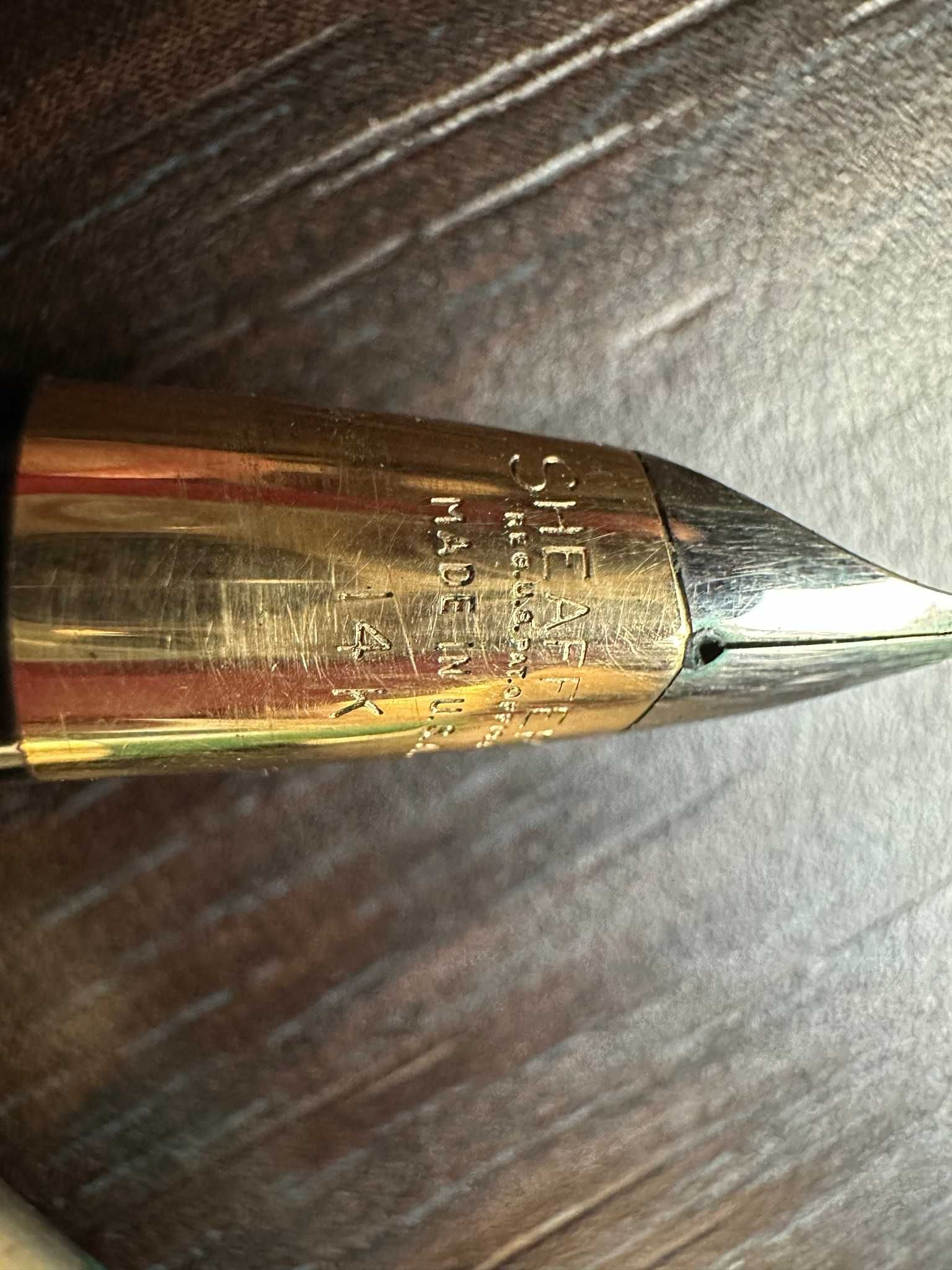 stilou sheaffer 14kt penita aur putin crapat pe corp