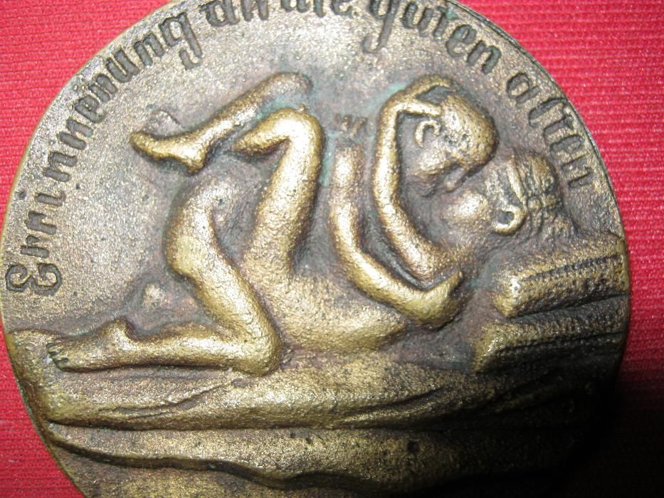 Medalie,medalion,sexualitate explicita,Germania.
