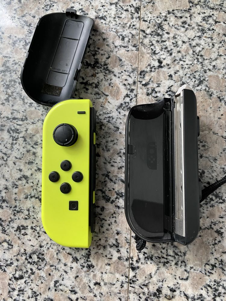 Nintendo Switch Joy-Con HAC-015 + Battery Grip HAC-019