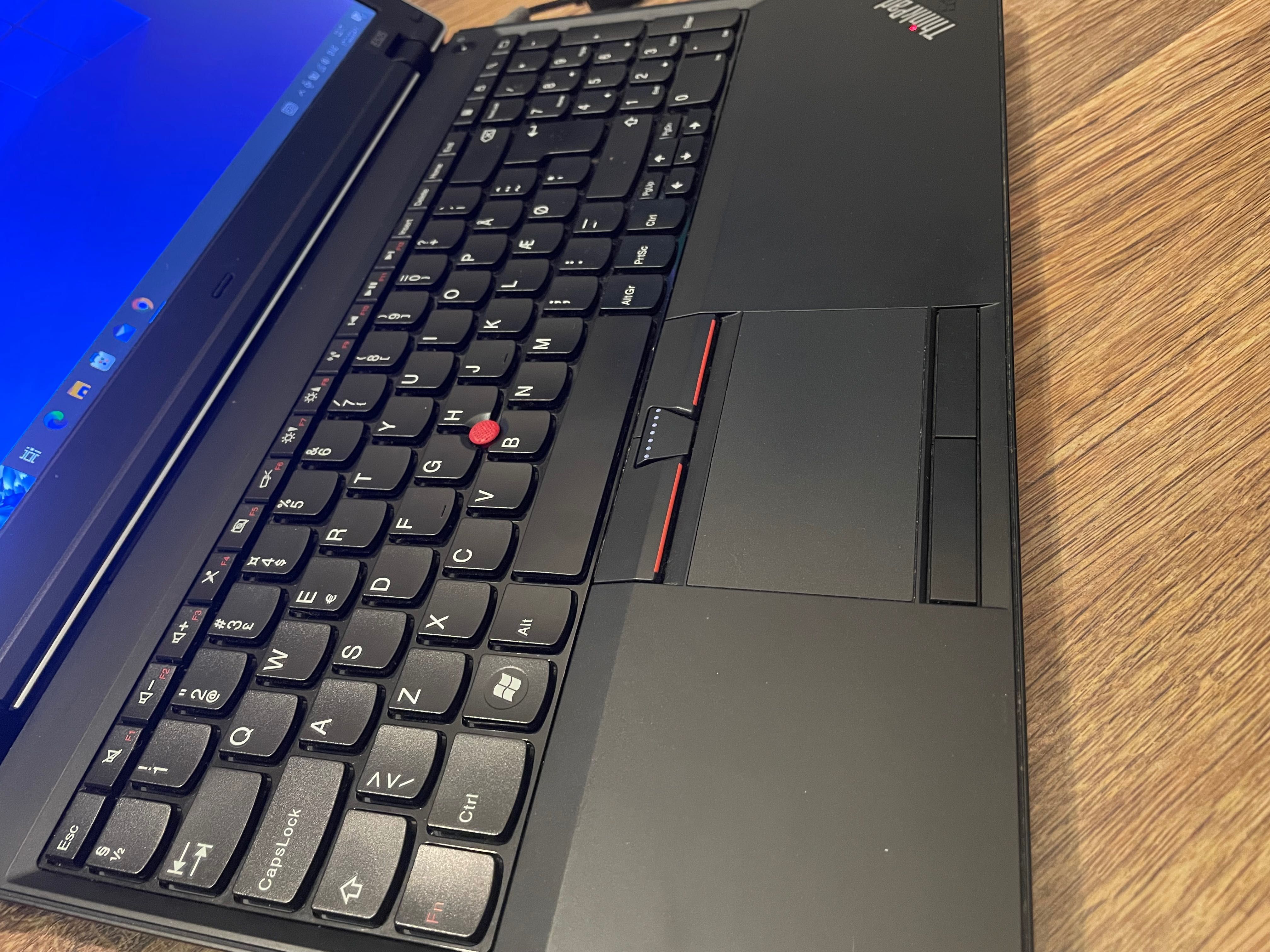 LENOVO  ThinkPad E525  AMD A4, 3300M 1900MHz 2MB