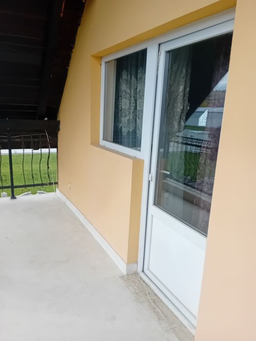 Vând geamuri și uși din termopan de balcon