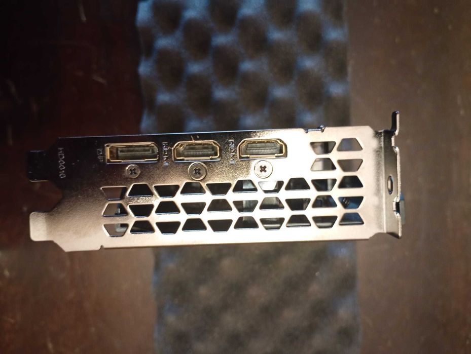 Vand placa video GIGABYTE GEFORCE 1650 GTX 550 lei