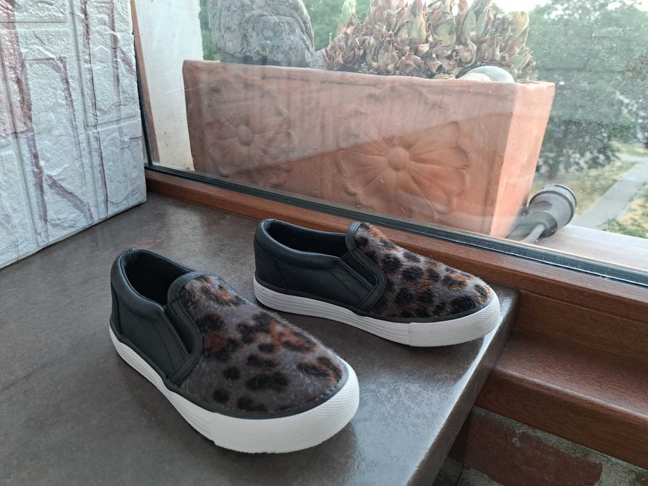 детски маратонки за момиче кецове,спортни обувки Clarks,кларк,ном27,5