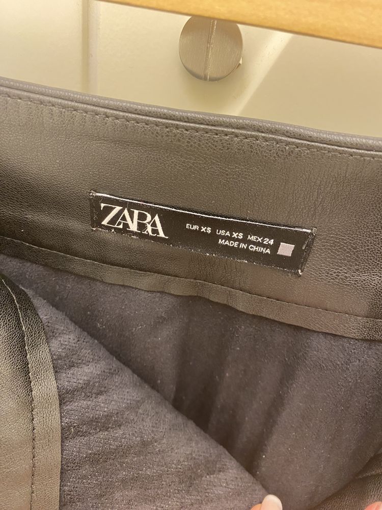 Кожена пола ZARA