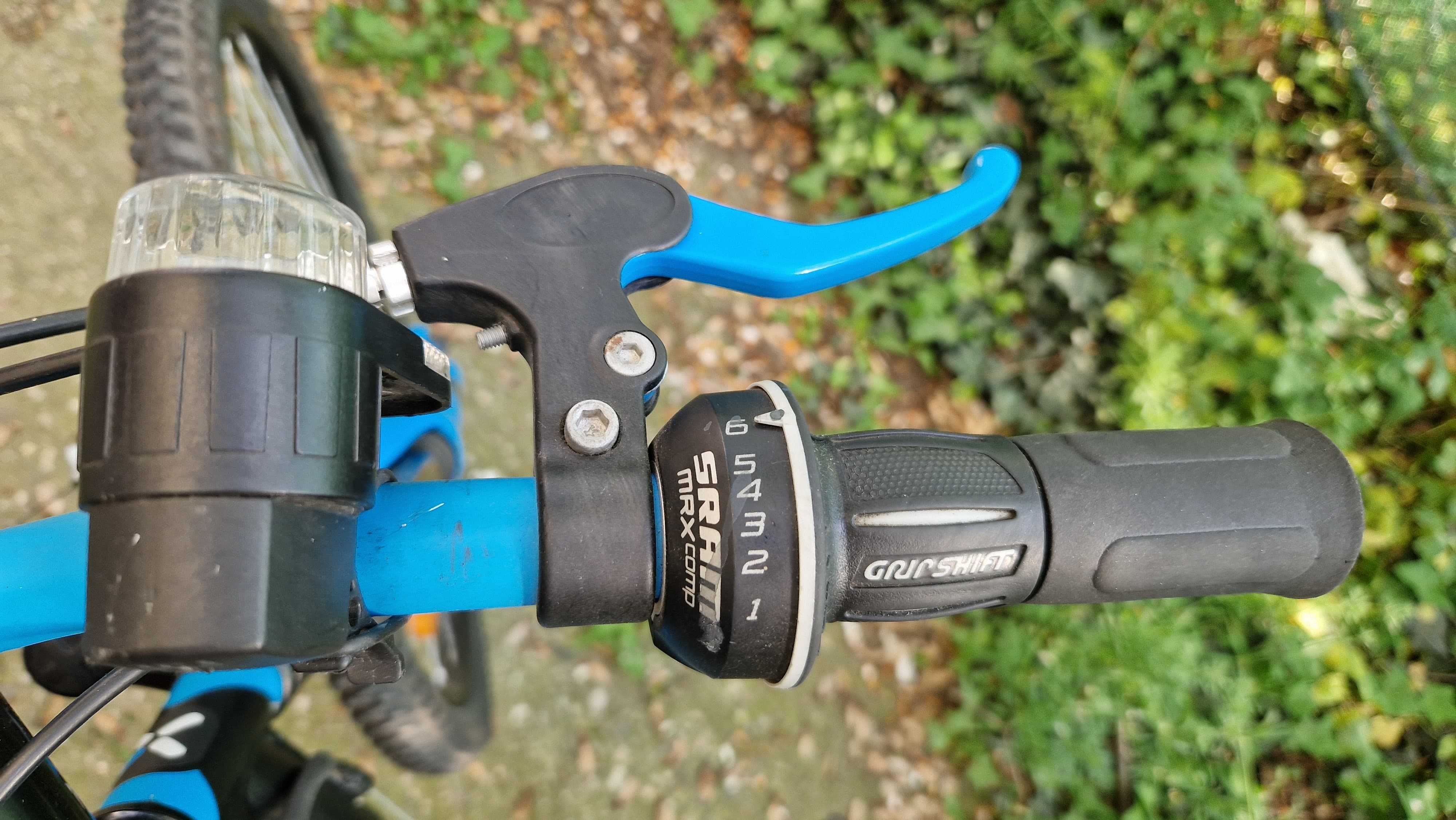 Bicicleta B Twin ROCKRIDER 500 cu roti pe 24