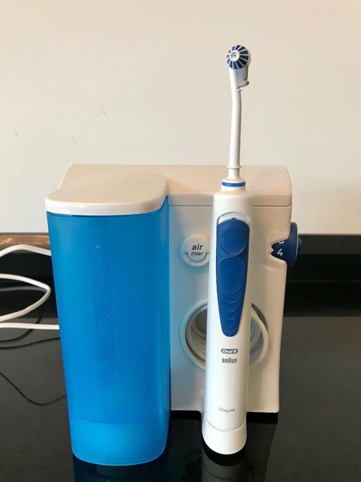 Четка за зъби  с водна струя Орал Б. Орален душ Oral B