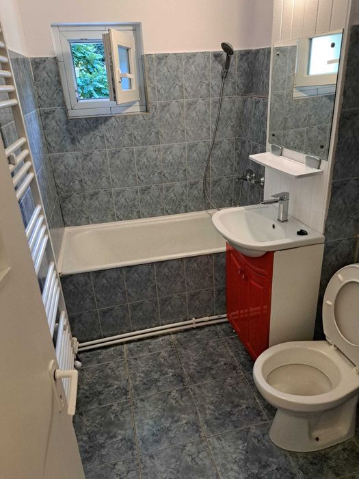 Inchiriez apartament 2 camere in Craiovita Noua.
