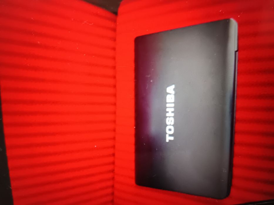 Laptop Toshiba în stare perfectă de funcționare foarte bine întreținut