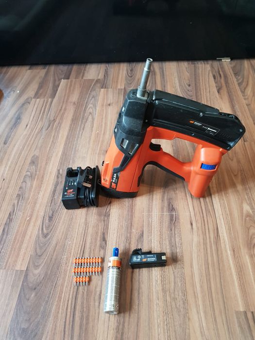 Spit pulsa 800E,pistol de bătut cuie în beton și metal.