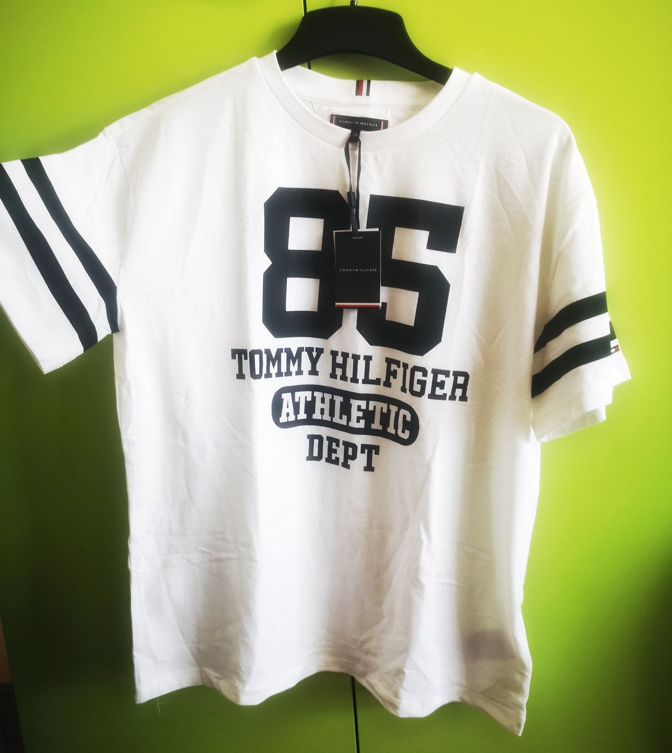 Нови тениски и суитшърт Tommy Hilfiger, Guess