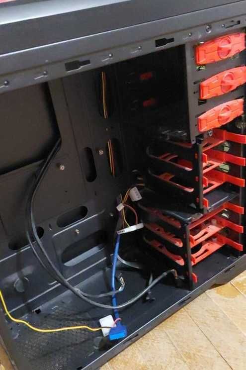 КУТИЯ за компютър - Deepcool ATX Mid Tower Case