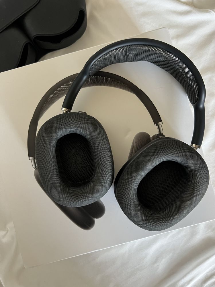 AirPods Max space grey