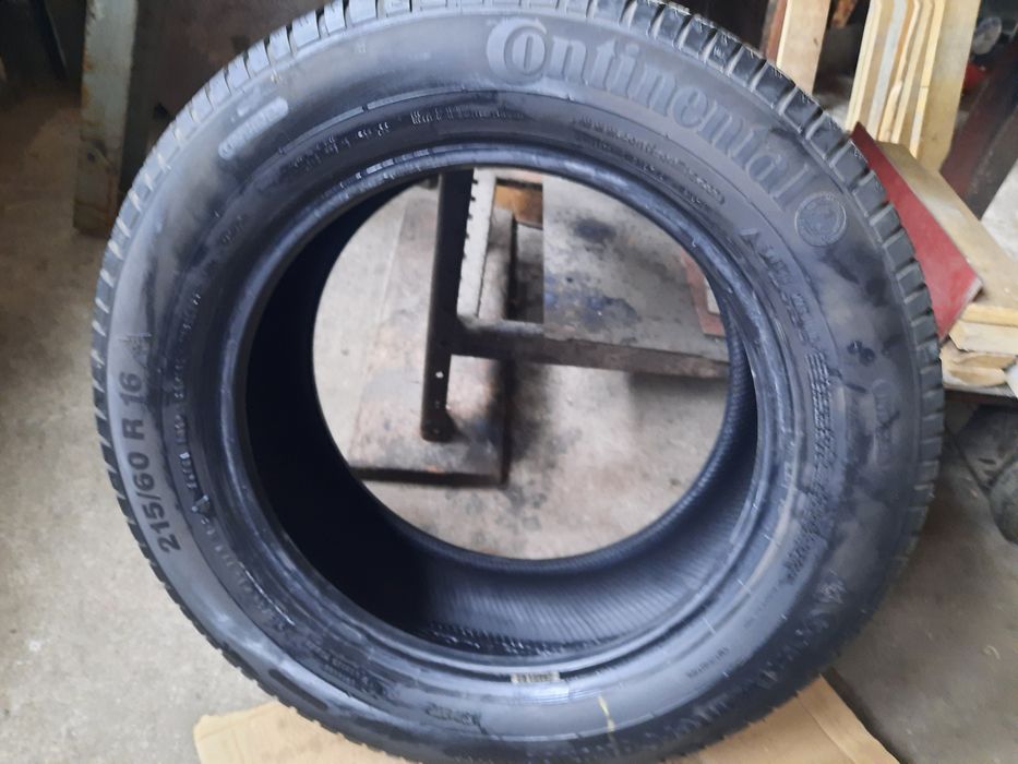 Vind 2 anvelope continental 215/60/16 de iarna