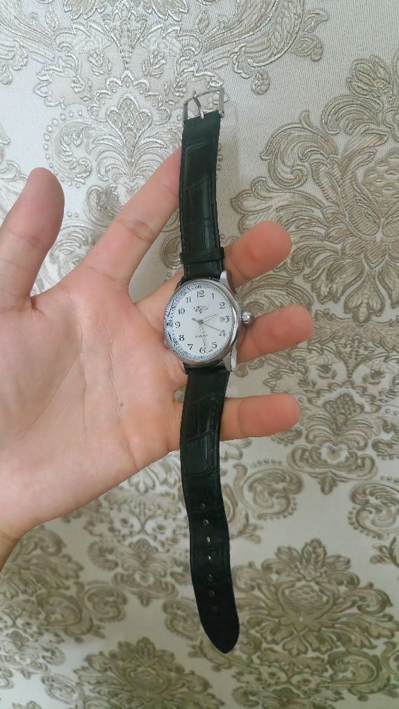 Longines soati sotiladi