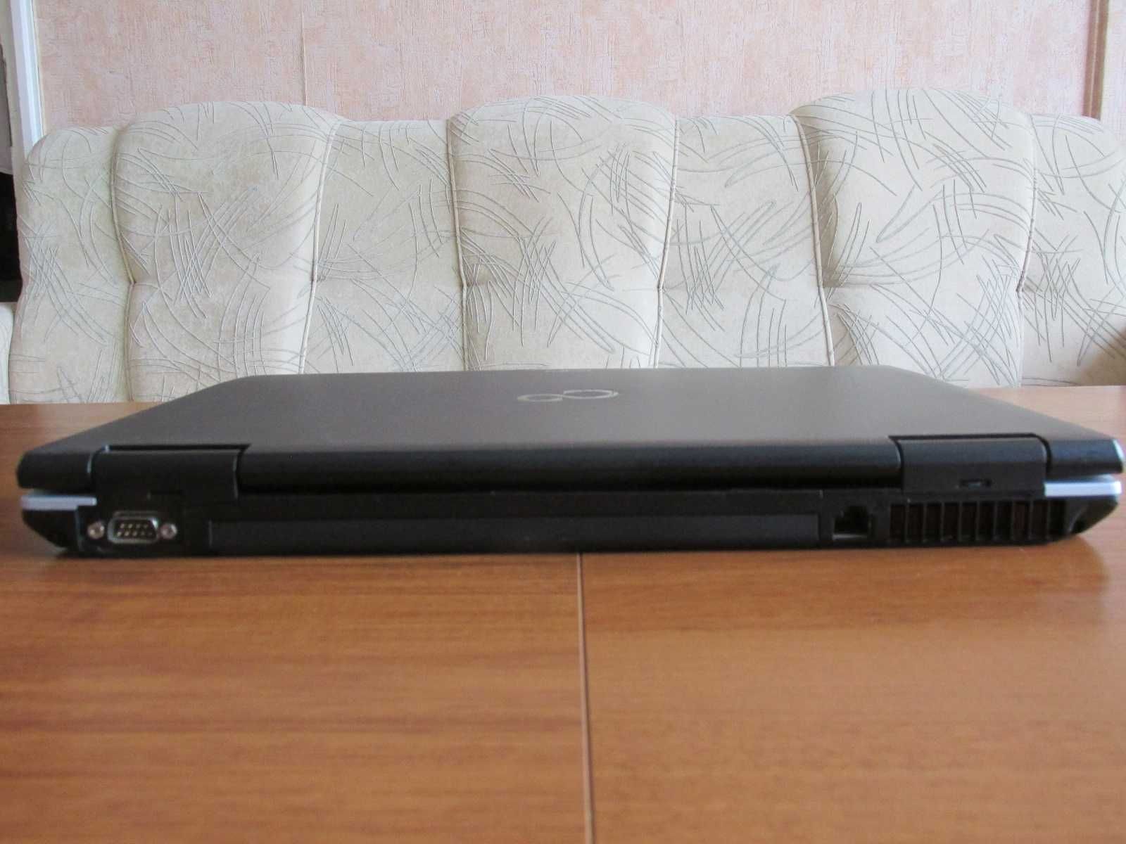 15.6 инча Fujitsu с i3,6 GB DDR3 лаптоп