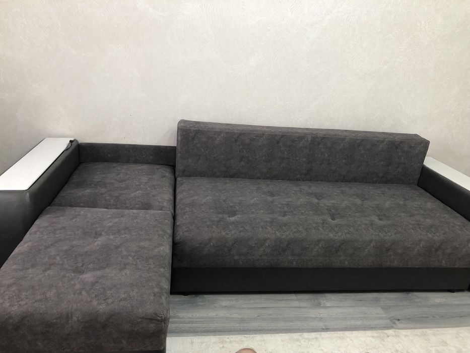 Продам диван в зал