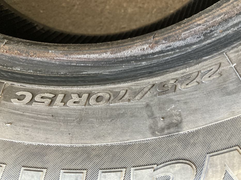 Гуми за бус 225-70-15 C